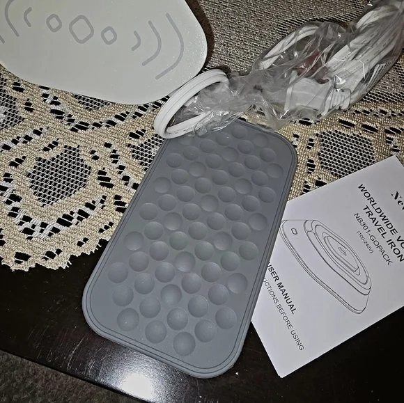 Newbealer Mini Travel Iron - Picture 5 of 9